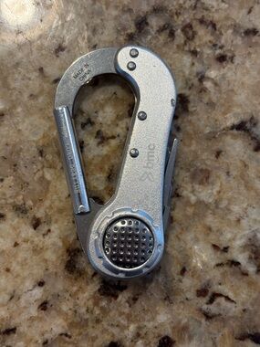 Carabiner Golf Multi-Tool w/ Magnetic Ball Marker, Divot Tool & Cigar Cutter